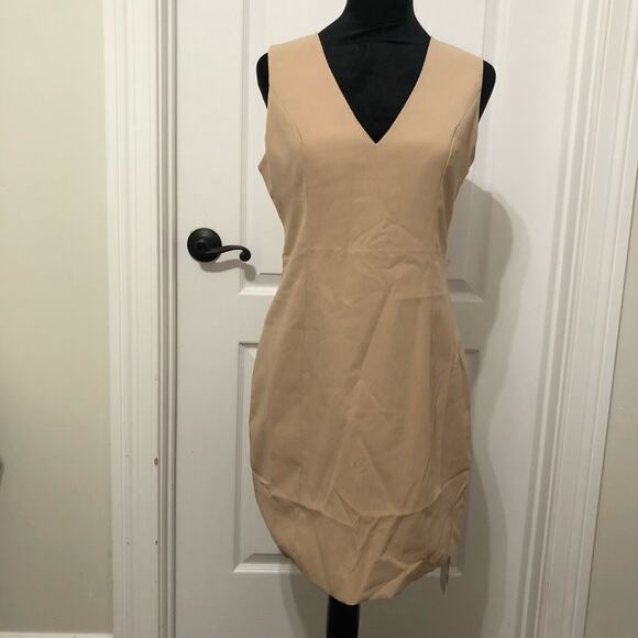 Commense Women's Sheath‎ Dress Size Medium Beige V-Neck Knee Length Pullover - Picture 4 of 8